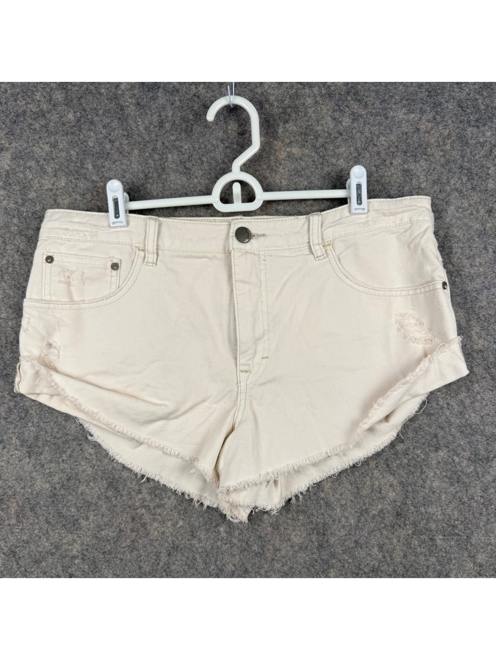 Free People Off White Distressed Denim Booty Shorts Women Size Waist 31 2” 872
